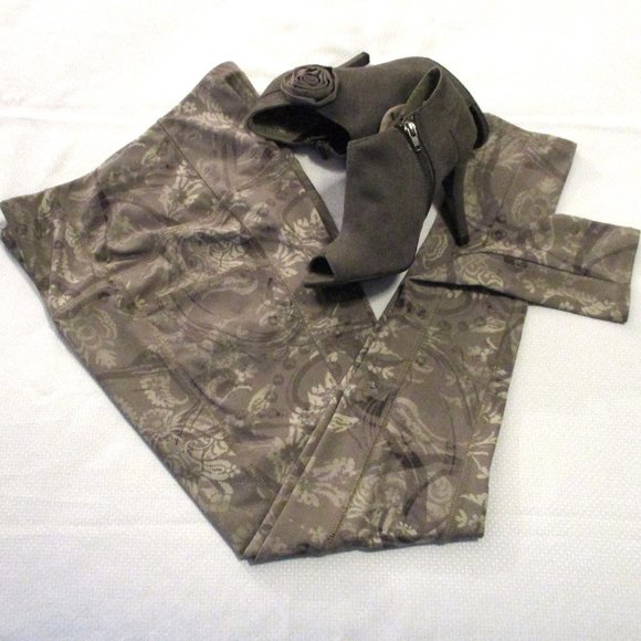🥰 CHICO’S 0 ZENERGY PAISELY FLORAL SCROLL LEGGINGS – NWOT – 4/6 🥰 - Picture 5 of 15